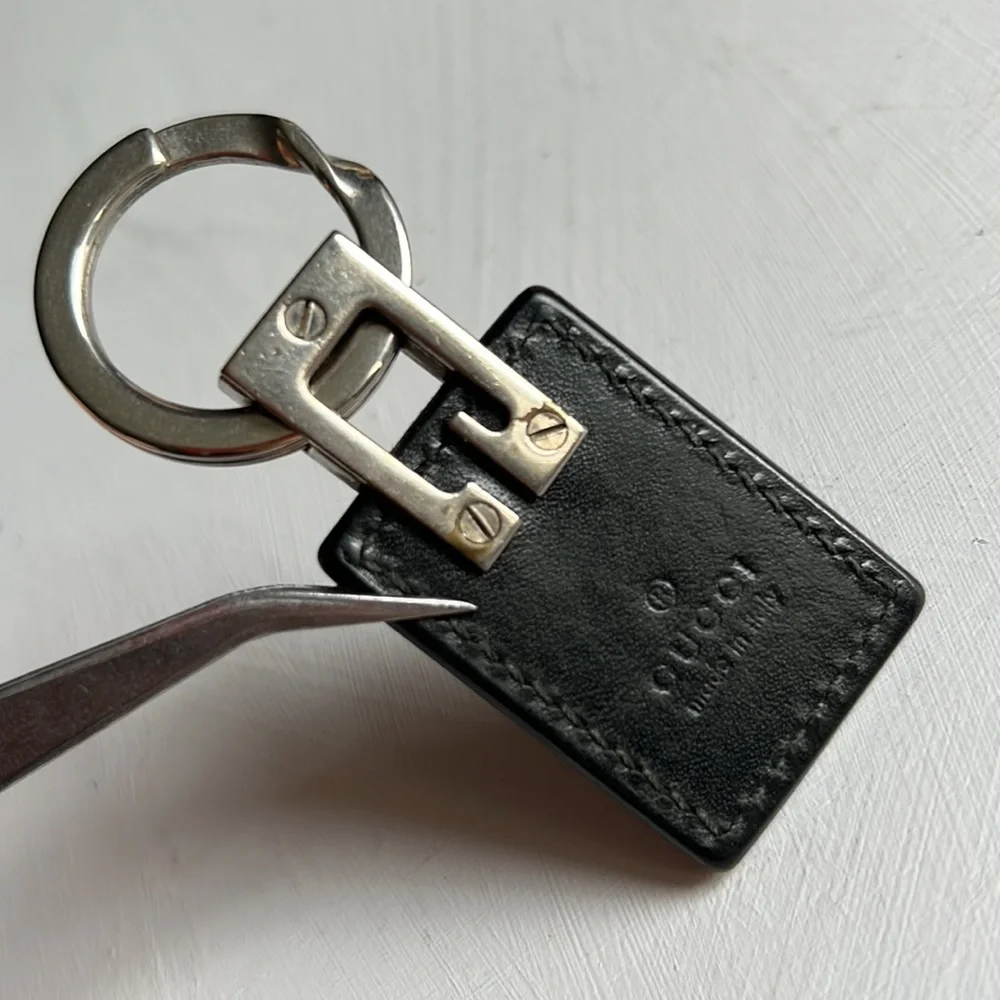 GUCCI Logo Silver Metal Tone Leather Key Holder Charm Unisex Vintage Authentic